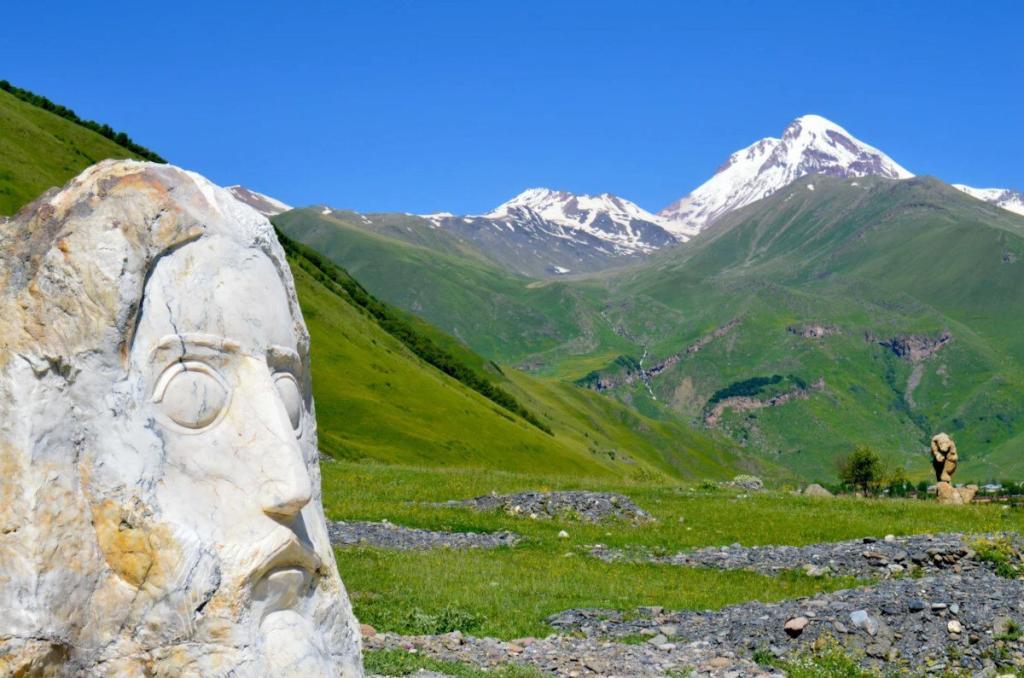 kazbegi village sno