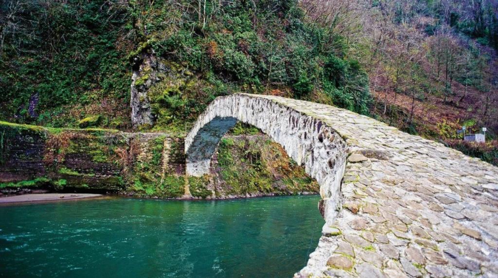 Pont médiéval Machakhlistskali 
